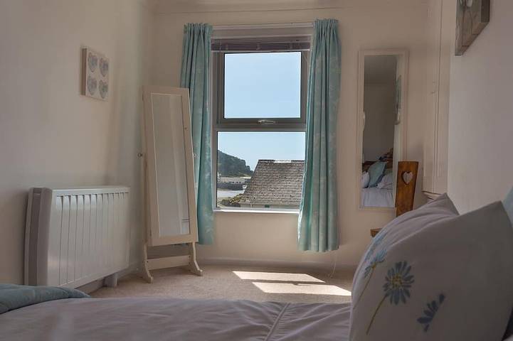Stunning Beautiful Beamed Cottage right opposite the Beach along with Sea Views in Marazion, Cornwall