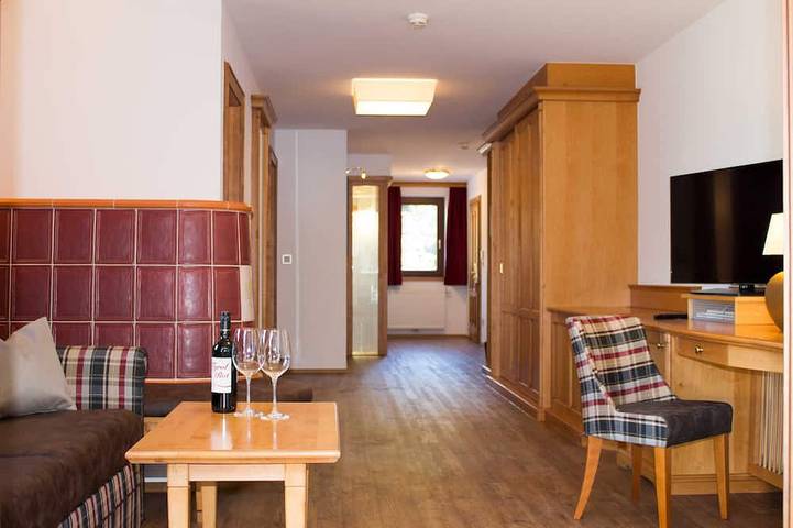 Ferienwohnung für 2 Personen, mit Garten und Pool sowie Balkon am Haldensee