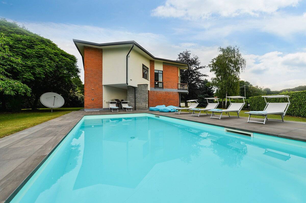 Aurora Villa with pool in Lesa in Lesa, Lago Maggiore (Piemont)