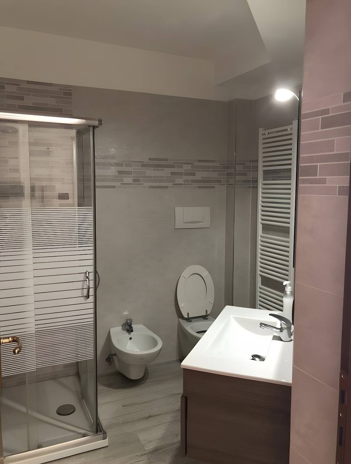 Ganze Wohnung, Apartment 'Valsugana D’incanto' mit Seeblick, privater Terrasse und Gemeinschaftsgarten in Ischia (Pergine Valsugana), Pergine Valsugana