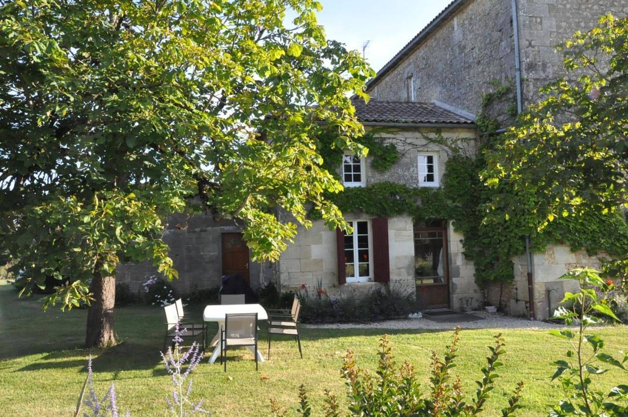 Double Room with Garden View in Rouffignac, Région de Jonzac