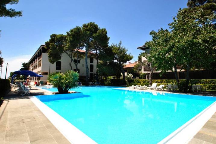 Apartamento de vacaciones para 3 personas, con piscina y vistas además de jardín y piscina para niños, Se admiten mascotas - 1