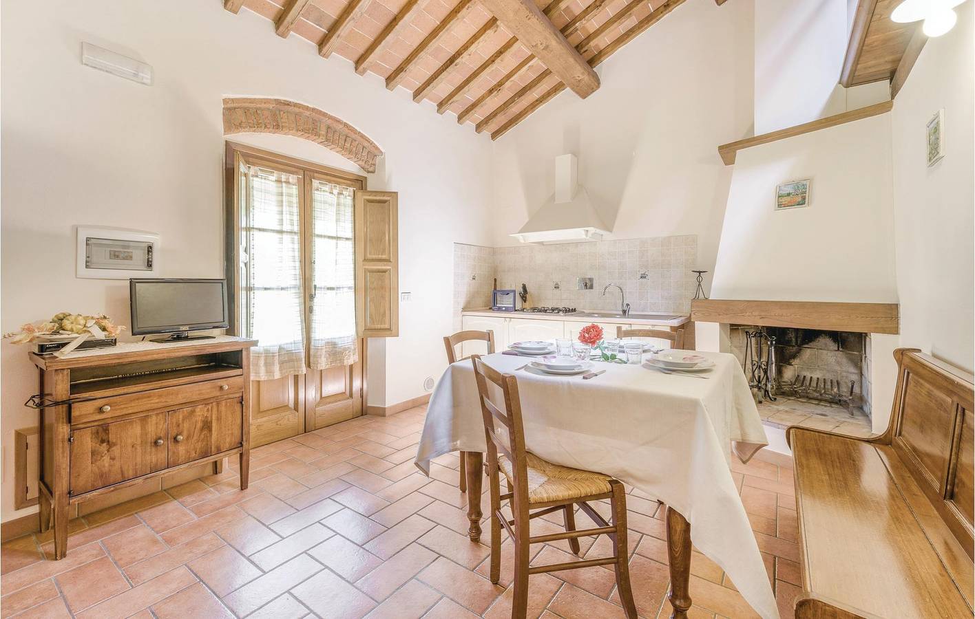 Appartamento intero, Lussuoso appartamento 2BR con piscina e parcheggio, a piedi dai ristoranti in Larciano, Provincia di Pistoia