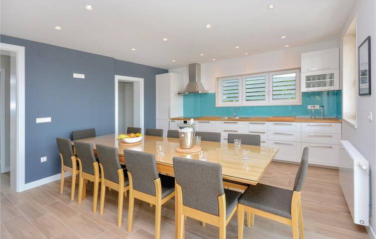 Appartement moderne de 2 chambres avec piscine près de la plage de Strobec in Split-Dalmatie