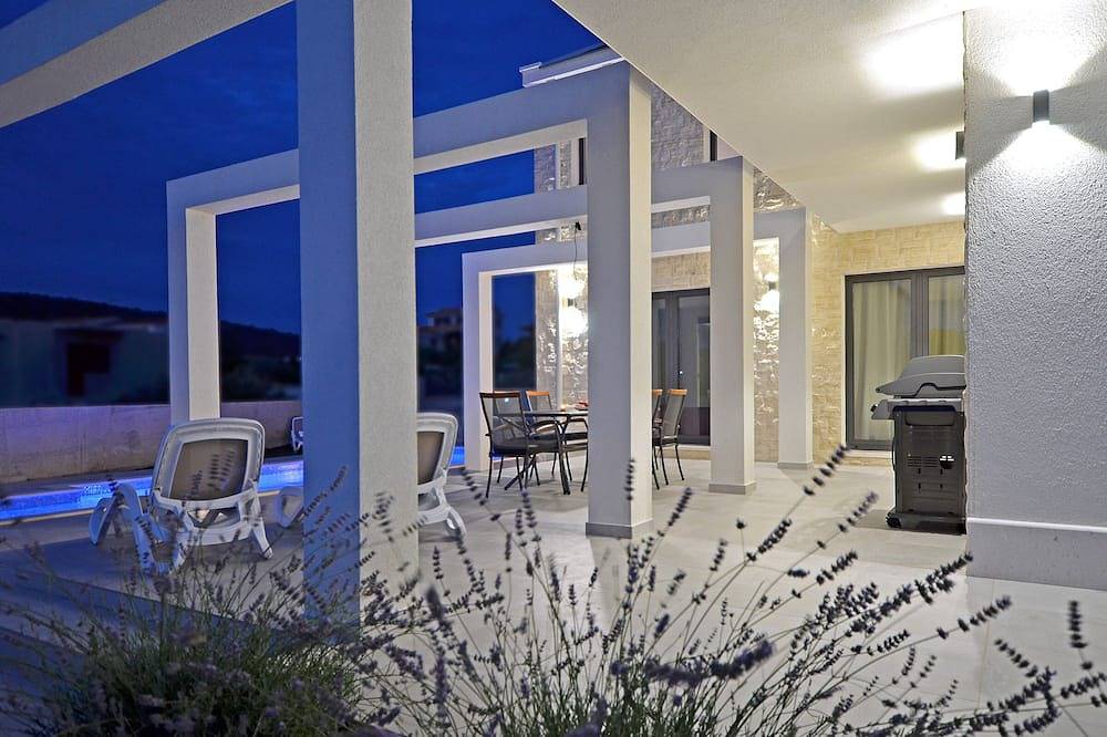 Casa vacanza a Razanj a partire da 534€ a notte