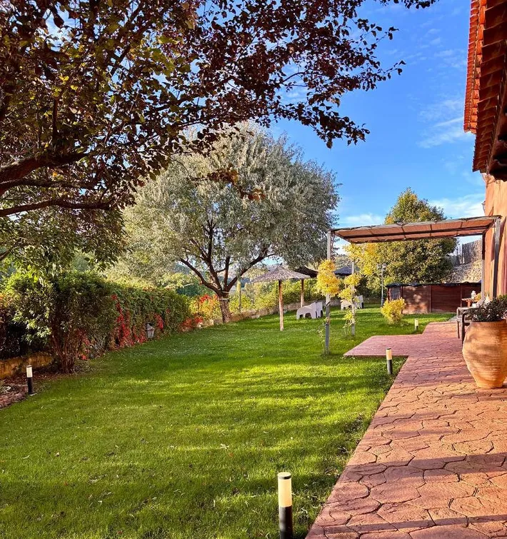 Hotel para 2 personas, con piscina además de jardín y vistas - 1