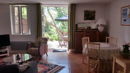 Gîte pour 2 personnes, avec jardin et terrasse dans l' Aude