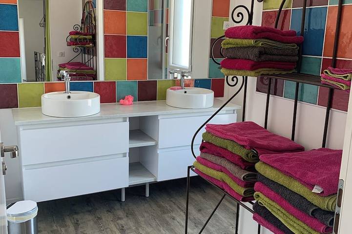 Location de vacances pour 14 personnes, avec balcon ainsi que jacuzzi et jardin dans Plage Kerou - 3