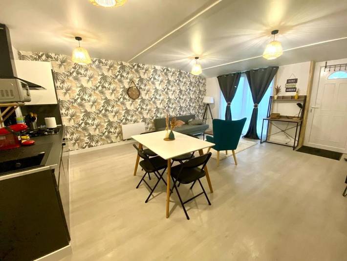 Gîte pour 4 personnes, avec Terrasse dans Lanrodec