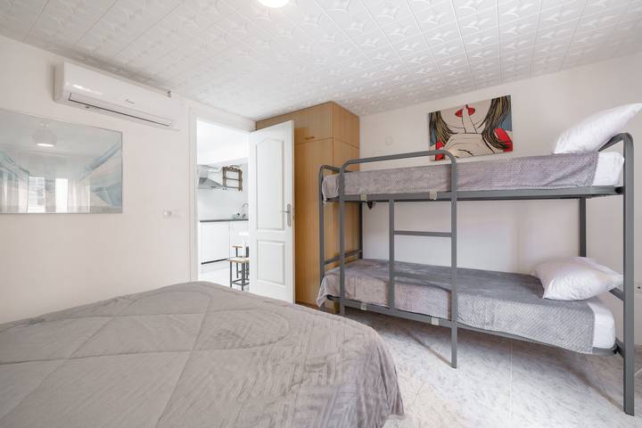 Apartamento entero, Apartamento 'La Fabriqueta' con vistas a la montaña, Wi-Fi y aire acondicionado in Riudecañas, Baix Camp