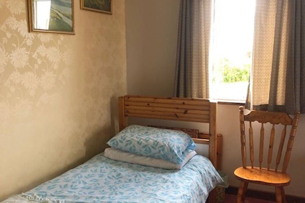 Spacious 3 bedroom 2 bathroom beach house. The beach is outside your door . in Irish Ulster