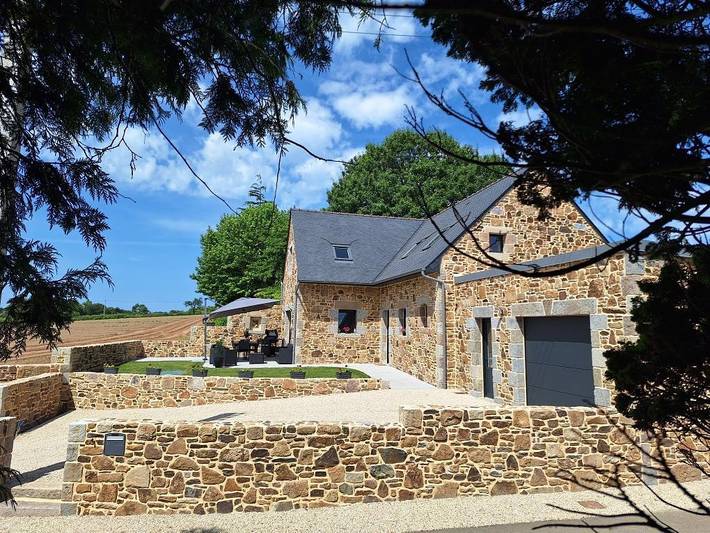 Gîte pour 8 personnes, avec Jacuzzi ainsi que Terrasse et Jardin à Plouguiel
