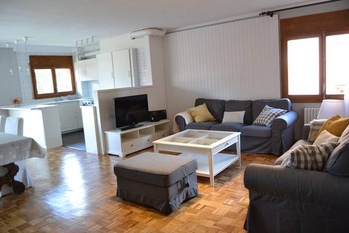 Apartamento de vacaciones para 8 personas, con jardín y piscina - 1