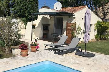 Gîte pour 2 personnes, avec terrasse et jardin à Grans