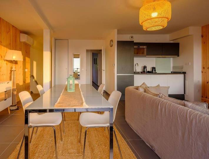 Gîte pour 8 personnes, avec vue ainsi que jardin et terrasse dans Port de la Vigne - 3