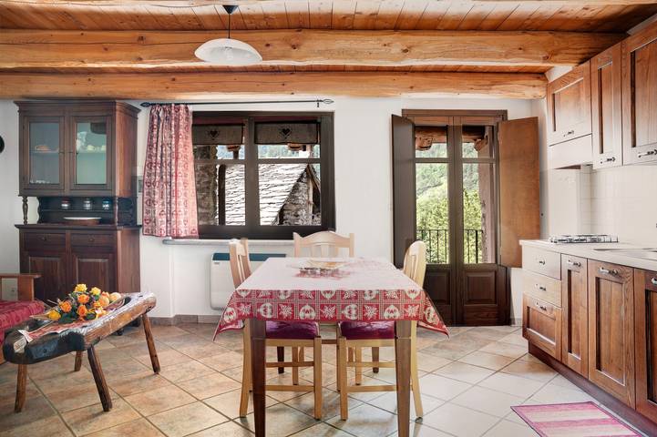 Appartamento intero, Appartamento per vacanze "Genzianella Tano Di Grich" con vista sulle montagne e terrazza privata in Prazzo, Provincia di Cuneo