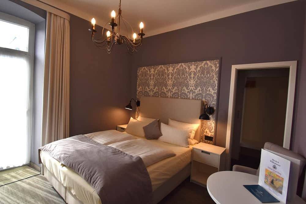Doppelzimmer Dusche/Wc/Landhaus - Schloss-Hotel Petry in Burg Eltz, Treis-Karden