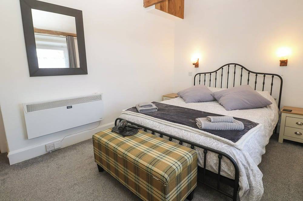 Mews Cottage, pet friendly, character holiday cottage in Tintagel in Tintagel, Pentire Point - Widemouth