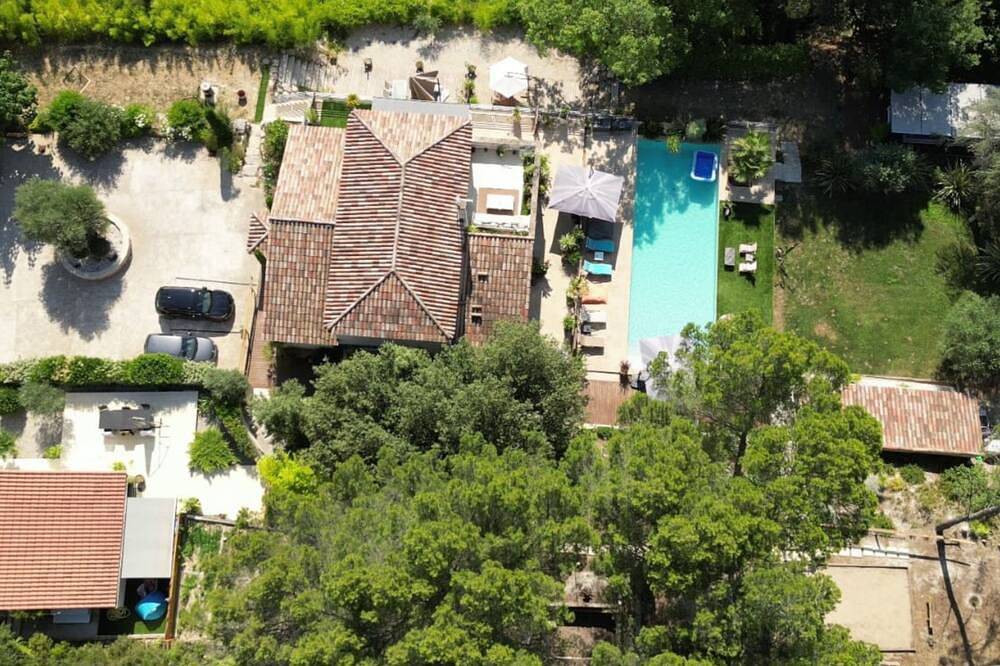 Entire apartment, Quiet apartment with swimming pool in Pertuis, Parc naturel régional du Luberon