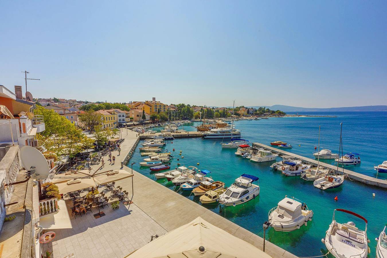 Entire apartment, Tolle Ferienwohnung direkt an der Promenade in Selce, Primorje-Gorski Kotar