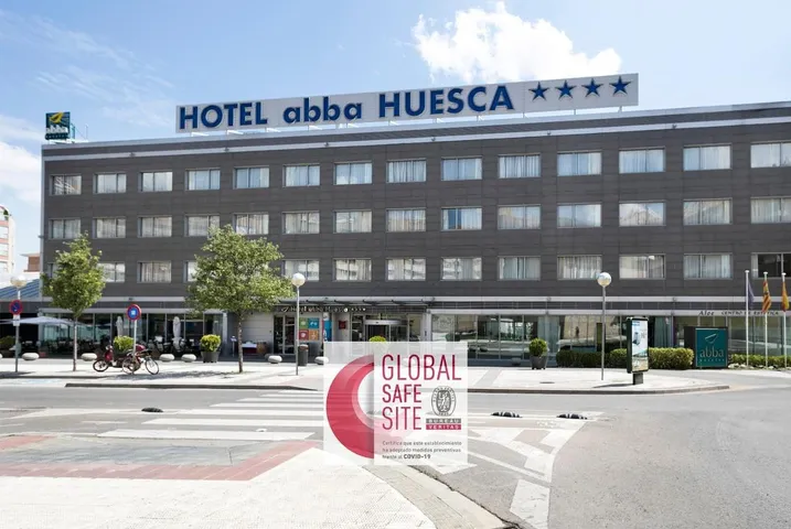 Hotel para 10 personas, con jardín además de piscina y terraza - 1
