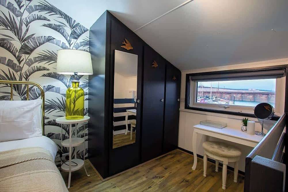 The Marina retreat -free parking in Brighton Marina, Brighton
