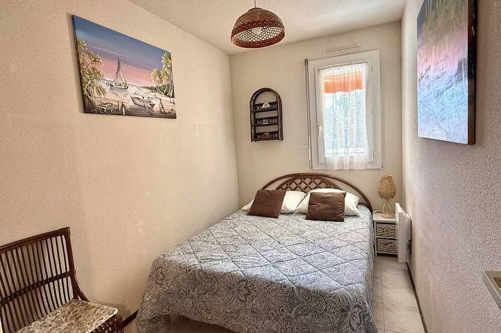 Appartement entier, Appartement avec terrasse ensoleillé, garage fermé et piscine - plage à 120m in Bormes-les-Mimosas, Parc national de Port-Cros