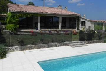 Gîte pour 11 personnes, avec jardin et terrasse à Saint-Marcel-d'Ardèche
