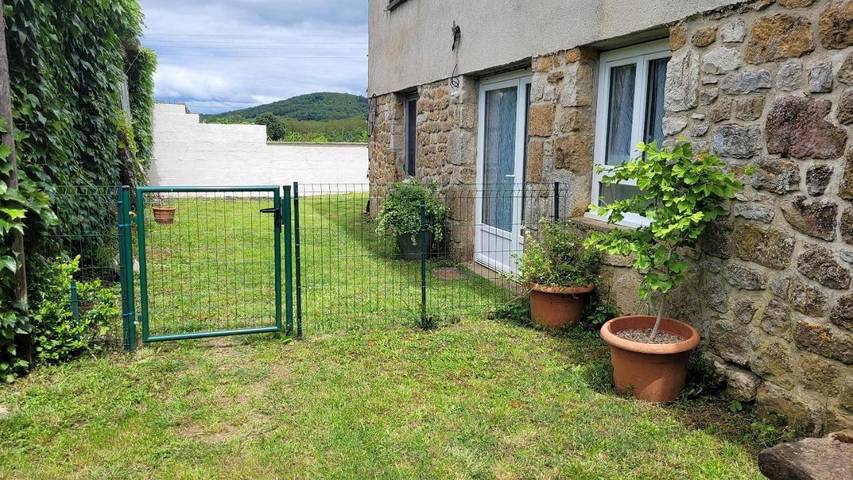 Gîte pour 4 personnes, avec jardin ainsi que vue et piscine dans Saint-Michel-de-Bannières - 2
