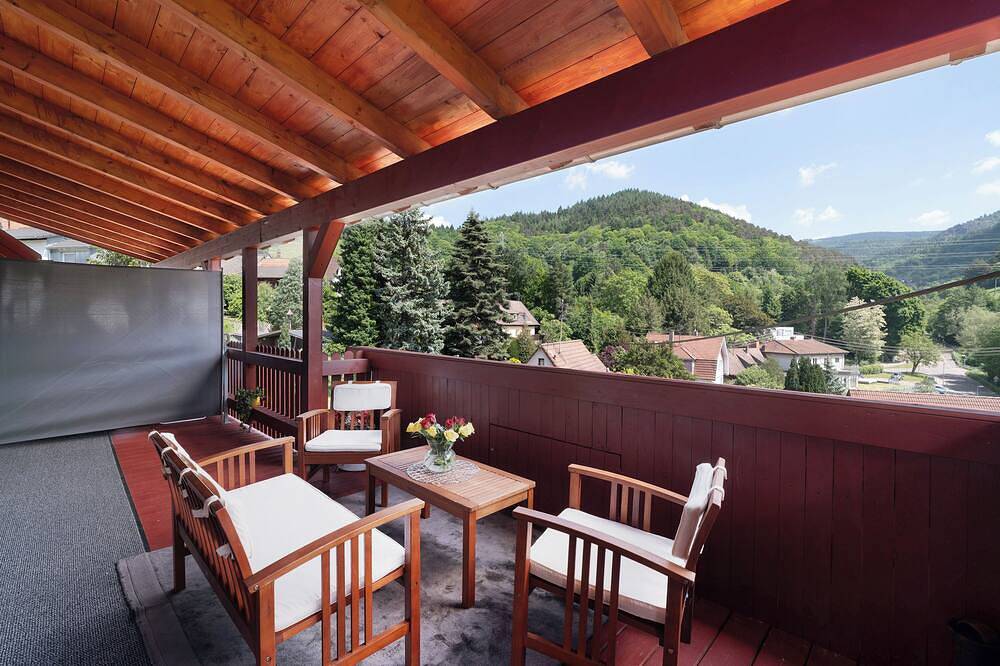 Ferienwohnung 'Vogtshaus De Luxe' mit Bergblick, privater Terrasse und Wlan in Gernsbach, Nordschwarzwald
