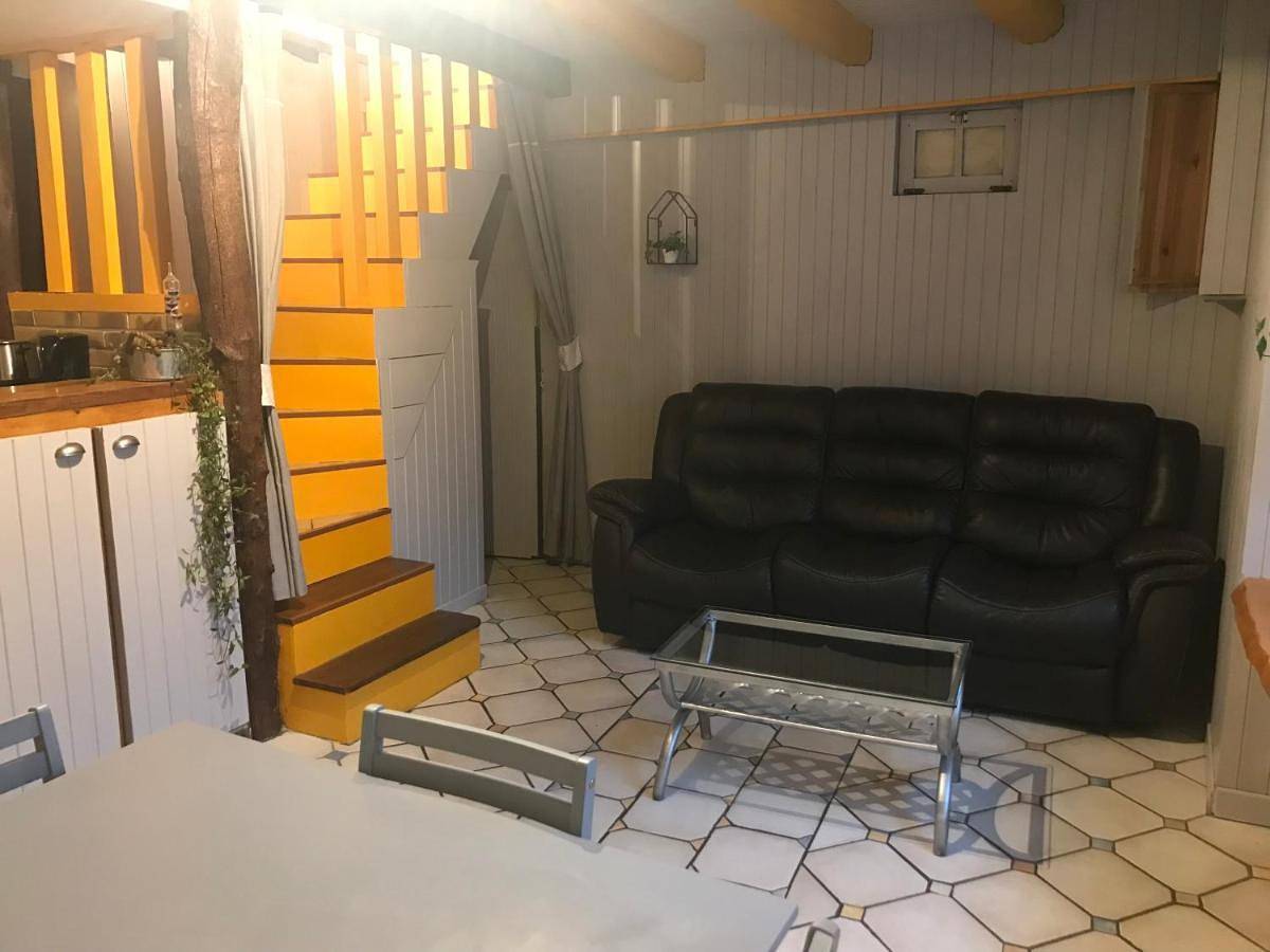 Two-Bedroom House in Bretenoux, Lot