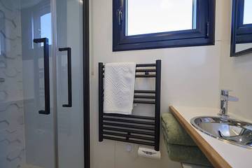 Houseboat for 5 People in Côte des Mégalithes, Bretagne, Photo 2