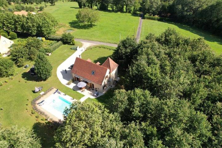 Location de vacances pour 8 personnes, avec Terrasse et Jardin ainsi que Piscine et Vue à Valojoulx - 2
