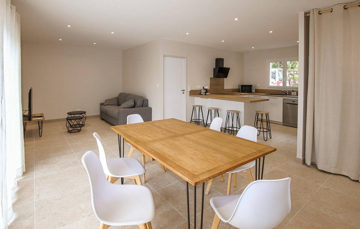 Appartement confortable avec parking, télévision et bain à remous in Lussas, Ardèche