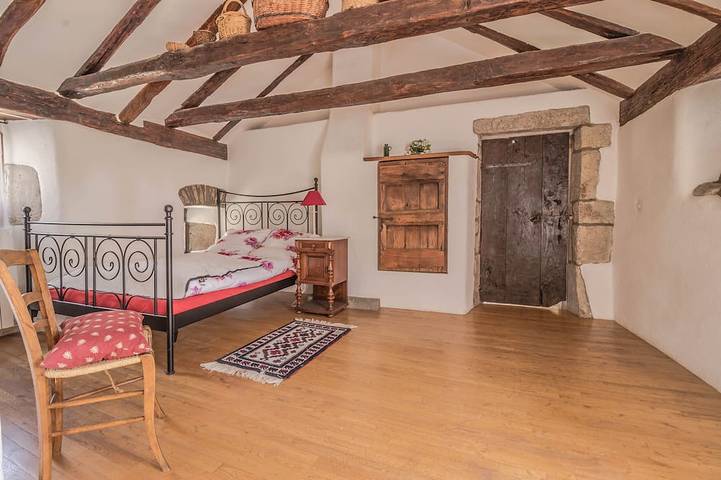 Location de vacances pour 14 personnes, avec jardin et piscine à Aujac - 2