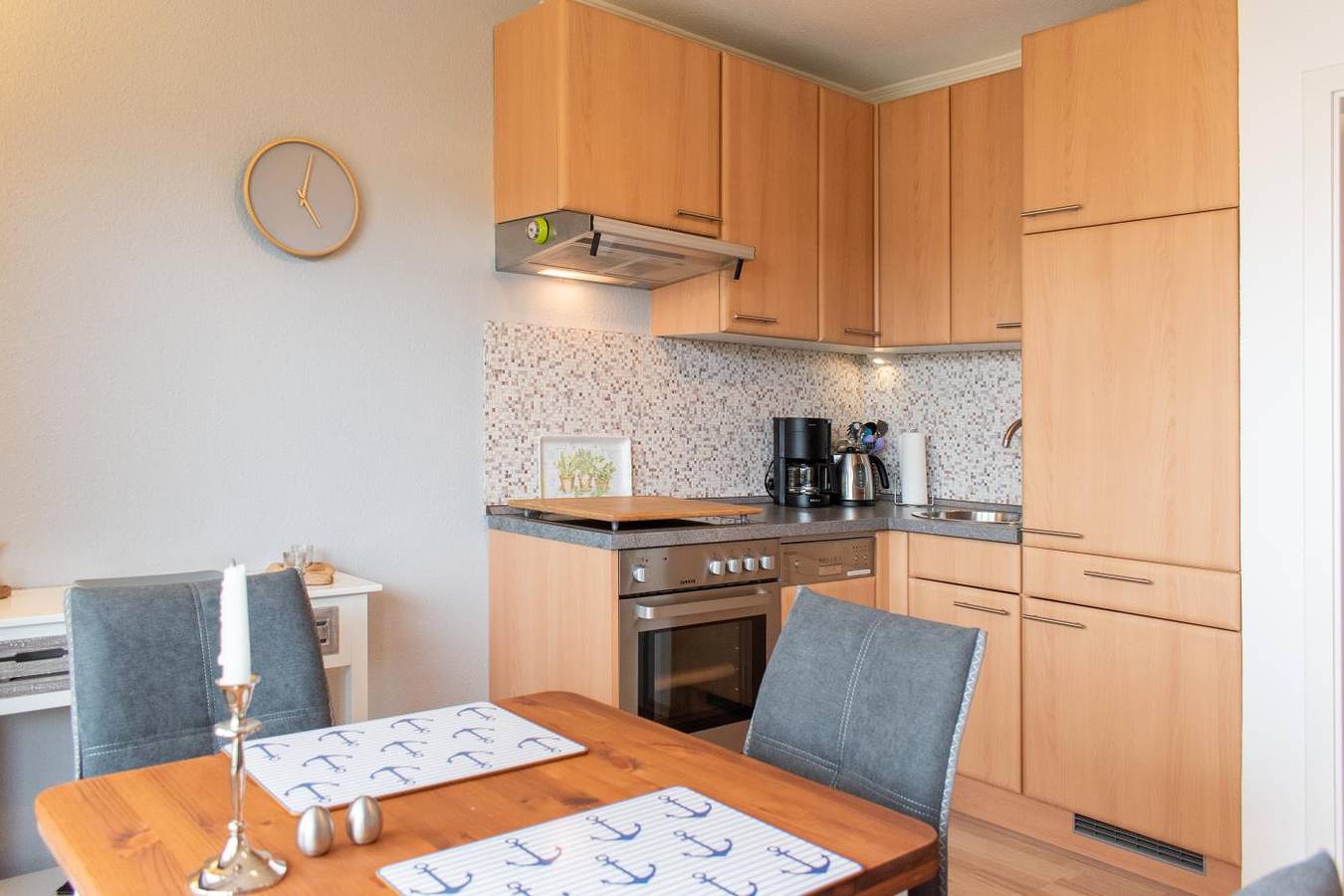 Ganze Wohnung, Niedliche Ferienwohnung Strandterrasse mit Terrasse und dem Meer vor der Tür in Scharbeutz, Ostholstein