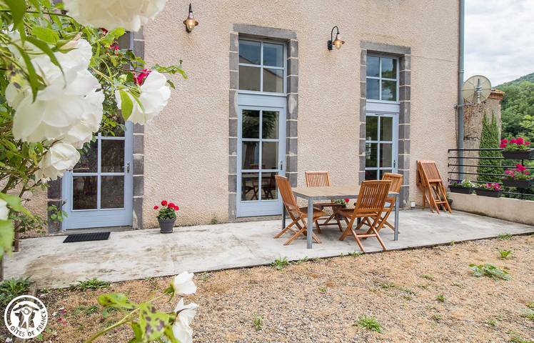 Gîte pour 6 personnes, avec Terrasse ainsi que Jardin et Vue