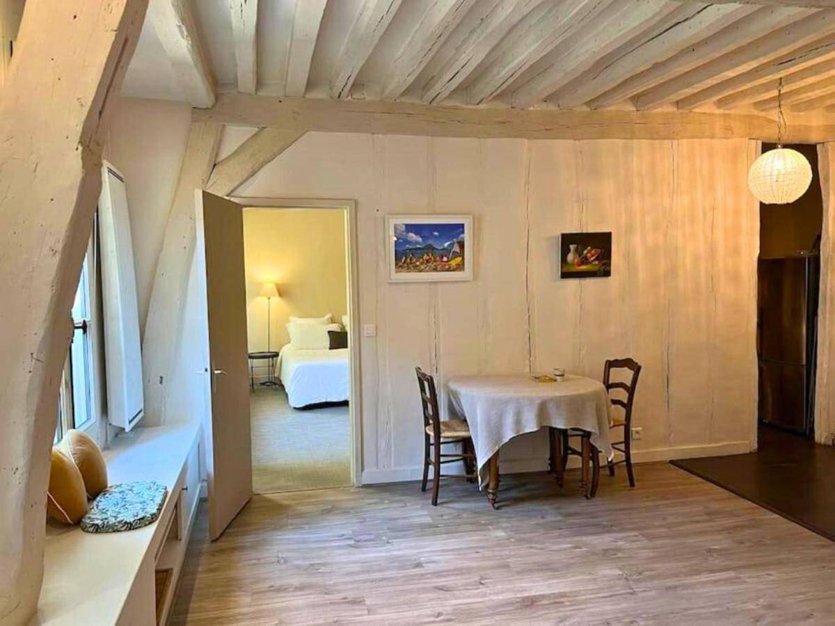 Appartement entier, One-Bedroom Apartment in Saint-Germain-en-Laye, Yvelines