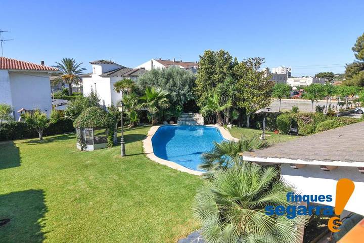 Casa rural para 15 personas, con Balcón y Terraza además de Jardín y Piscina en San Vicente de Calders - 2