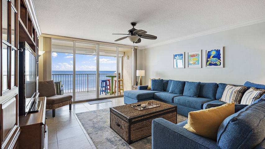 Vacation rental for 6 people, with hot tub and balcony as well as yard and pool in Redington Beach
