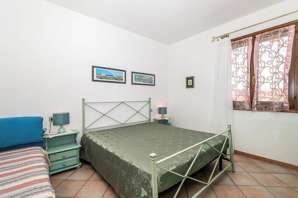 Ganze Wohnung, Ferienwohnung Iris mit Balkon und Wlan in Codaruina/Valledoria, Valledoria