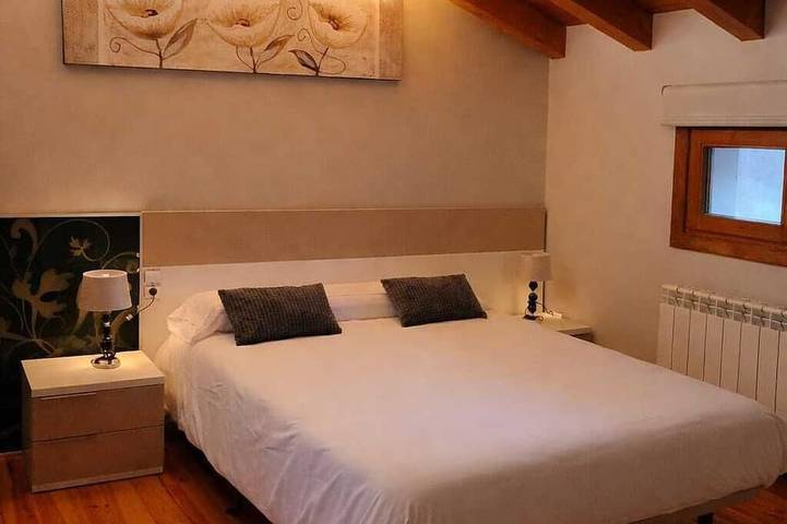 El Eco de los Robles/rural house in Sunbilla, near the Baztán and Bidasoa Valleys in Sunbilla, Spanish Pyrenees