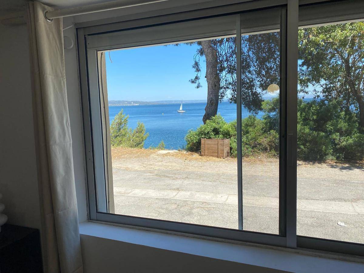 Appartement entier, T3 Les pieds dans l'eau in Istres, Côte méditerranéenne (France)
