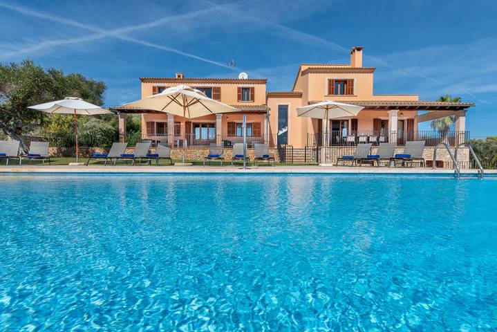 Ferienhaus für 12 Personen, mit Whirlpool und Terrasse sowie Garten und Pool in Sant Llorenç des Cardassar