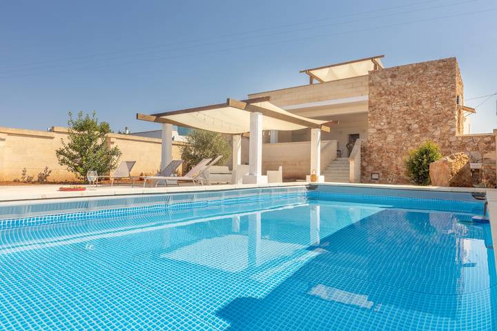 Location de vacances pour 8 personnes, avec jardin ainsi que vue et terrasse, animaux acceptés à Taviano - 2