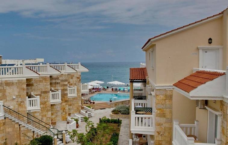 Hôtel pour 3 personnes, avec bassin pour enfant et piscine ainsi que vue et jardin, adapté aux familles