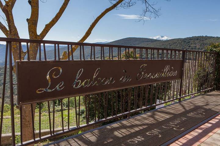 Gîte pour 4 personnes, avec terrasse ainsi que jardin et piscine dans Prats-de-Sournia