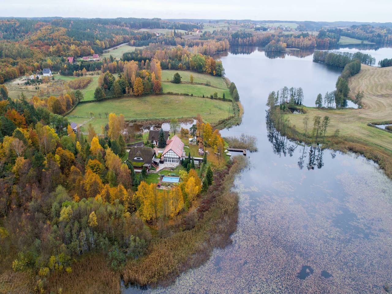 Casa de vacaciones con techo de paja en Rekowo in Mar Baltico Polonia