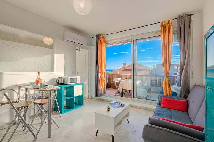 Gîte pour 2 personnes, avec Vue sur l’océan ainsi que Terrasse et Piscine à Nice - 3