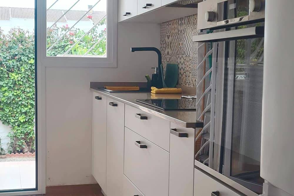 Apartamento entero, Casa Maripepa, a 2min a pie de la Playa de Benajarafe in Urbanizacion La Esperanza, Vélez-Málaga